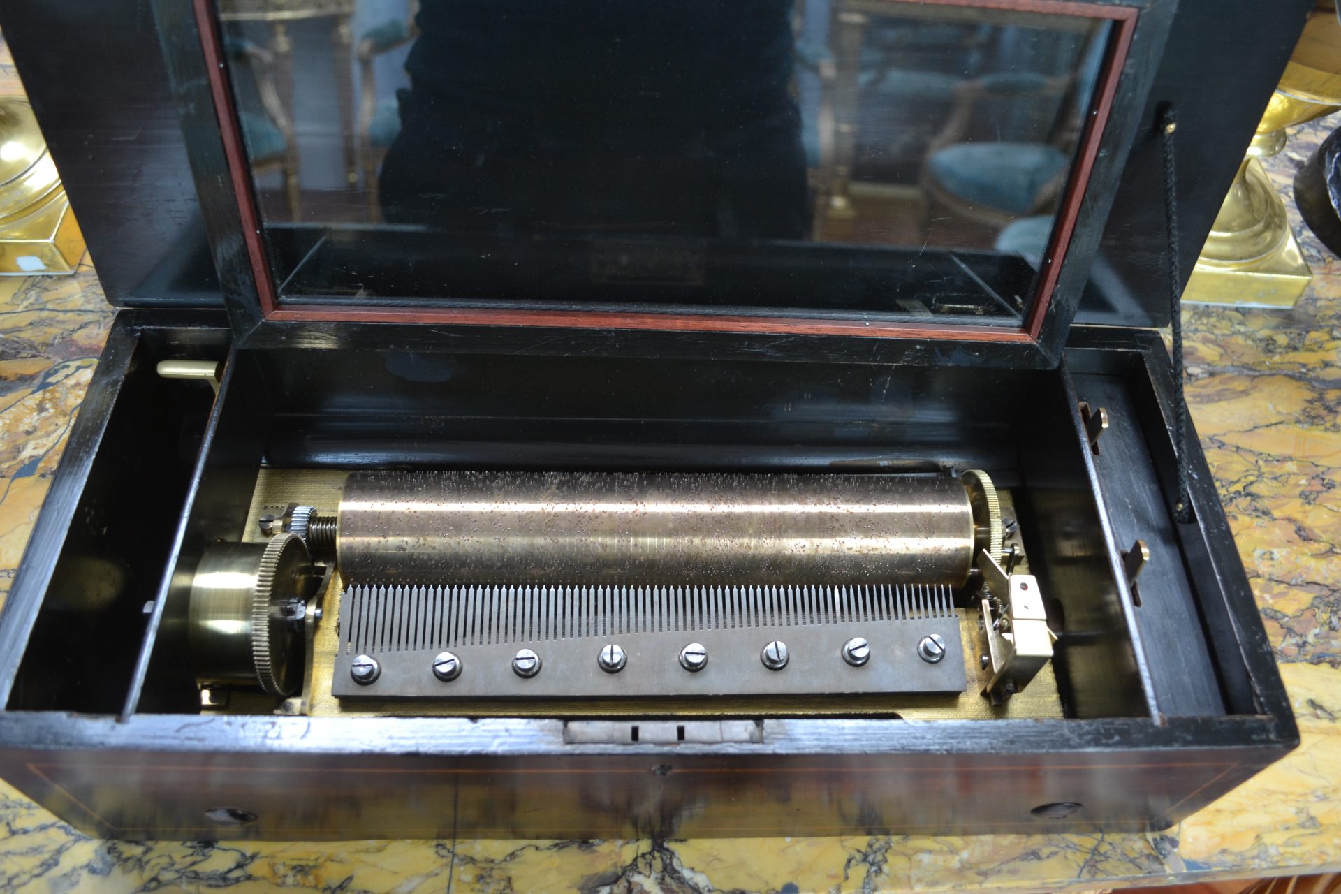 A fully restored and working late 19 Century Swiss cylinder music box - Image 9