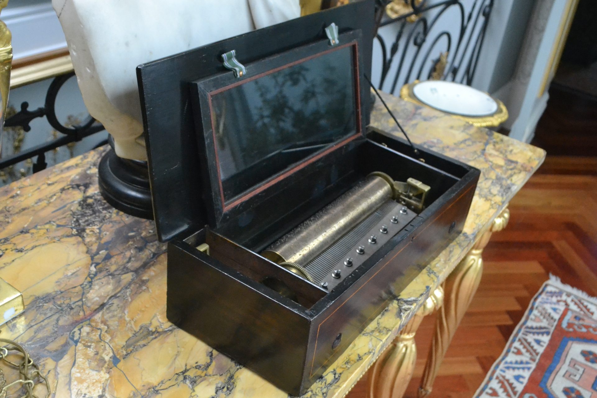 A fully restored and working late 19 Century Swiss cylinder music box - Image 12